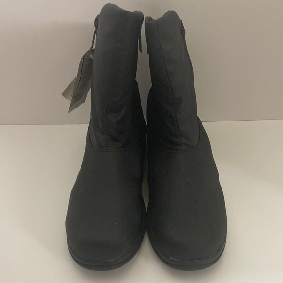 totes Shoes - NWT Women waterproof Totes boots size 11